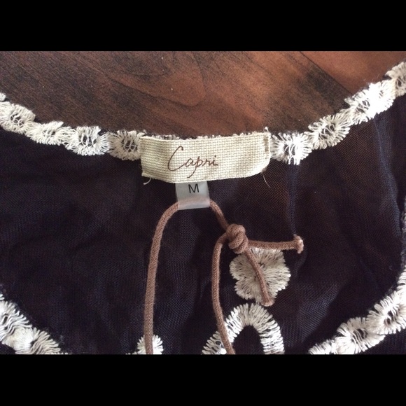 Beautiful embroidery white on black blouse 👚 - Picture 4 of 5